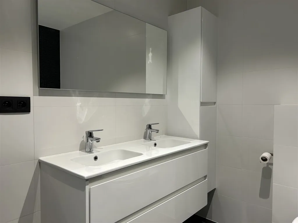 Salles de bain - Propriété Commerciale Centrale à Louer à Leuven
