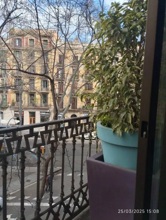 Balcon - Corner Apartment with Balconies in Barcelona