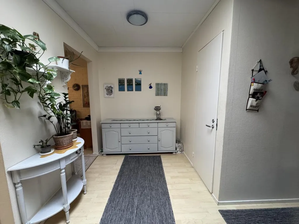 hallway_entrance