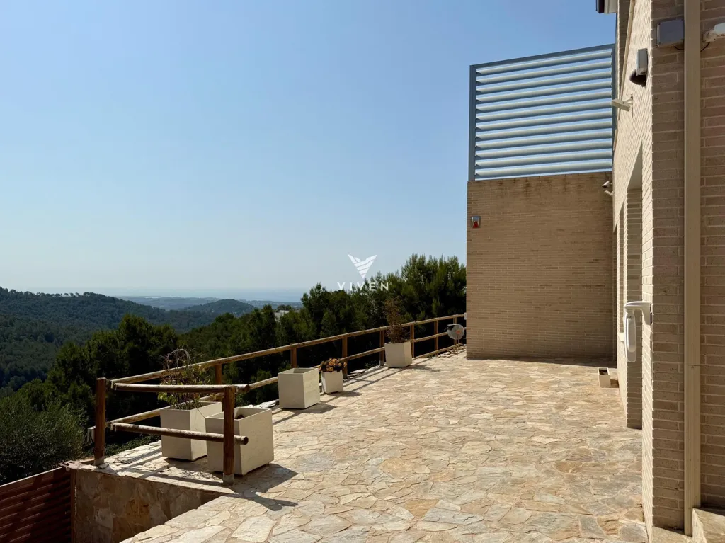 Terrasse - Luxury Villa with Sea View in Castellet