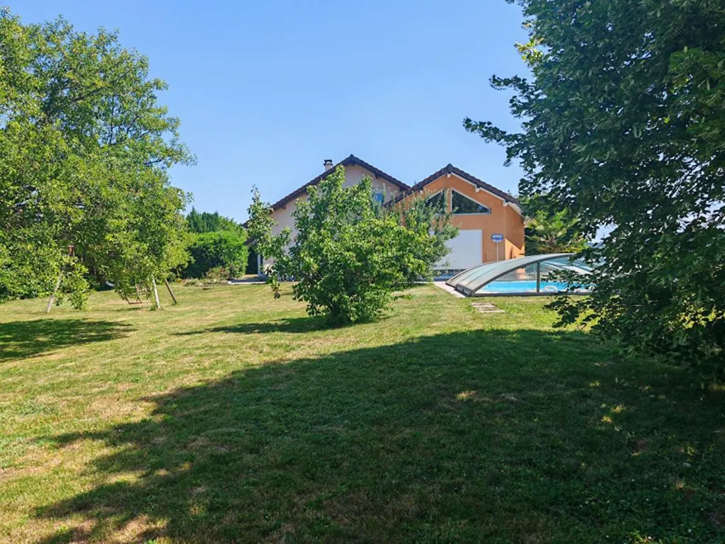 Giardino - Contemporary House with Pool near Orgelet