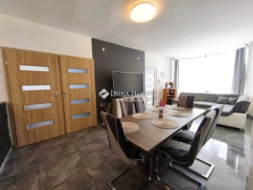 Sala da pranzo - Spacious 3-Bedroom Flat near Centre in Ercsi