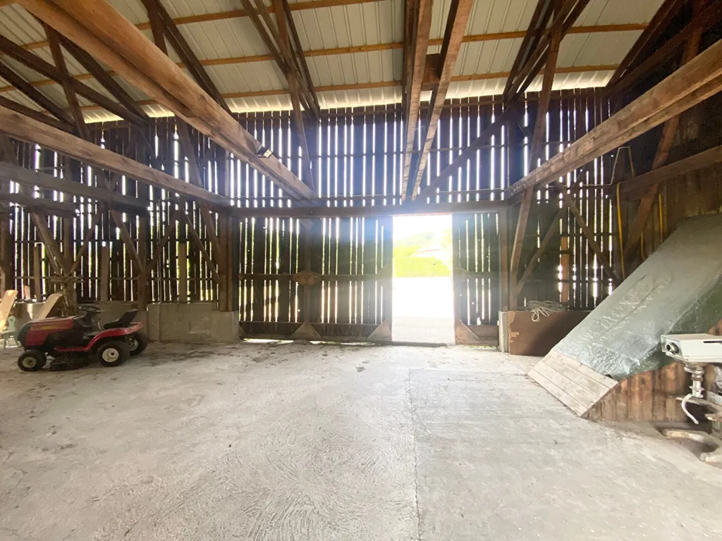 Garaaž - Hangar with Potential for Expansion in La Buissière