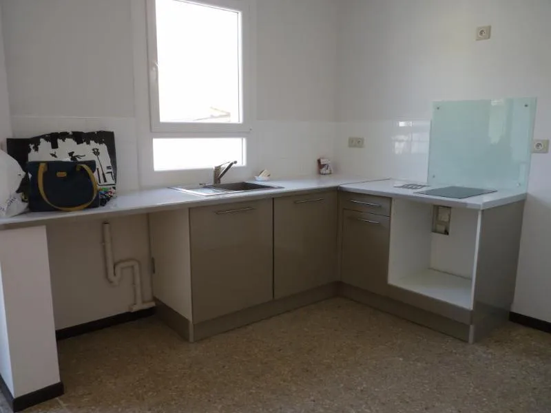 Köök - Two-Room Flat in Central Saint-Laurent-de-la-Salanque