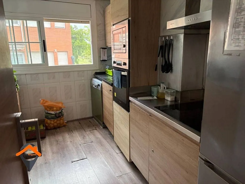 Cuisine - House with Garage in Sabadell