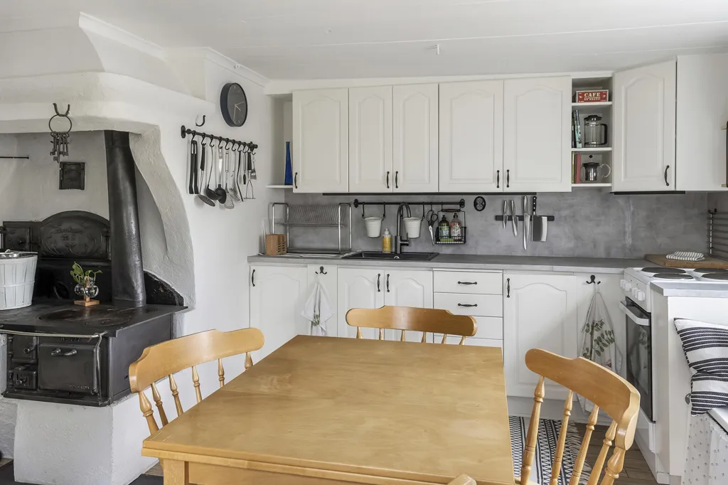 Cuisine - Classical Cottage with Garden in Norrslyta