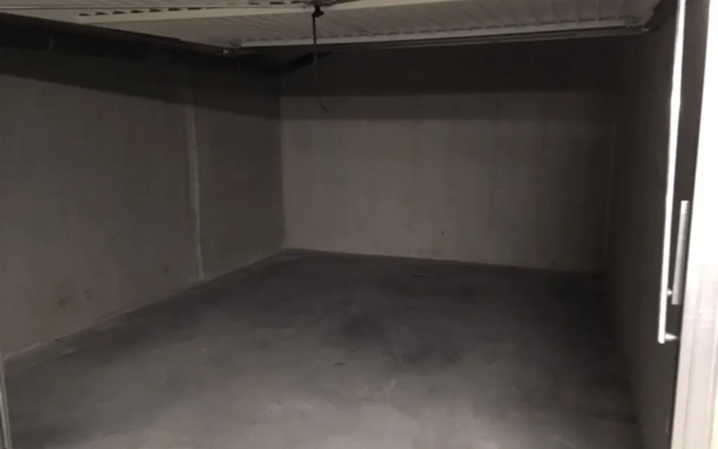 Garage - Appartement T3 au Calme avec Balcon à Lyon