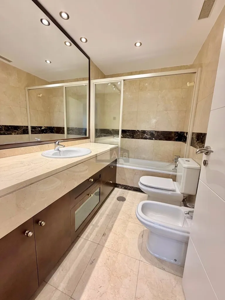 Vannitoad - Modern Flat with Terrace in Prado de Somosaguas