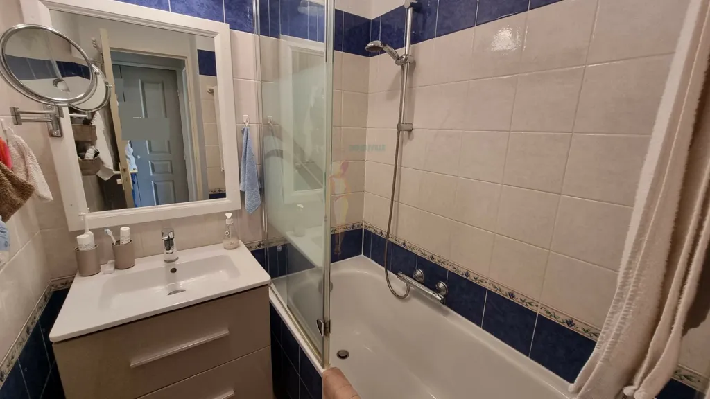 Bagni - 2-Bed Apartment with Pool in Les Issambres
