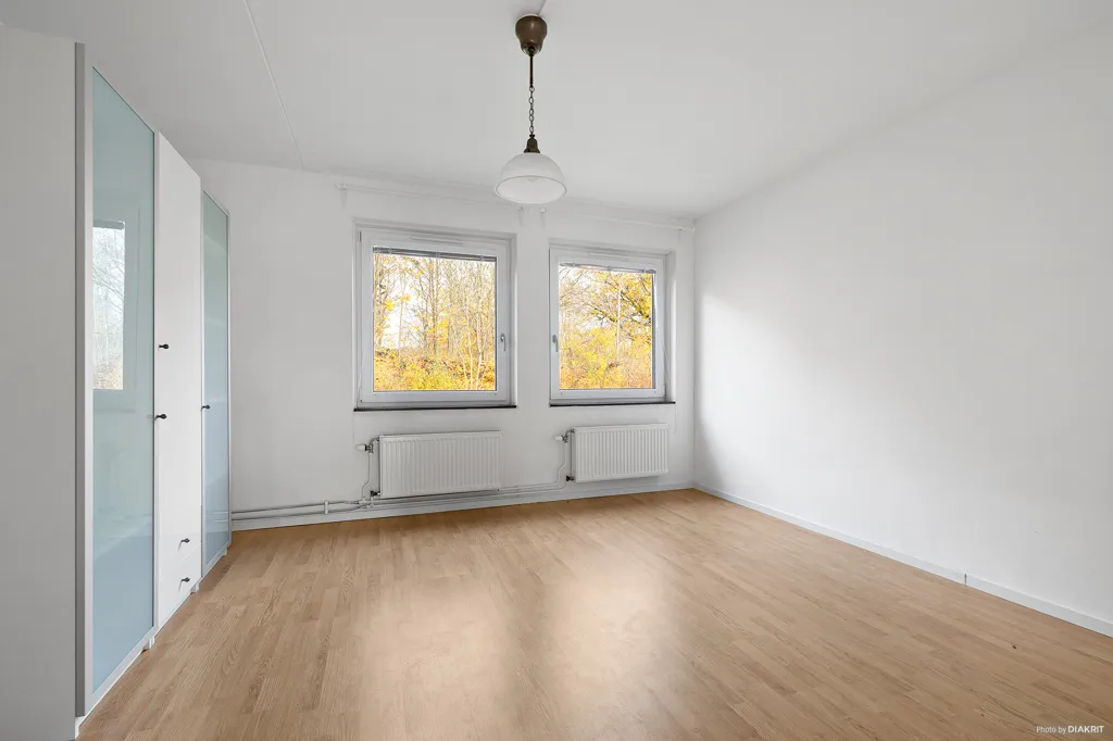 Pièces - Flexible 2-Bedroom Flat with Balcony in Spånga