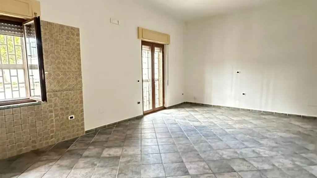 Toad - Ground Floor Apartment with Private Courtyard in Castel Volturno