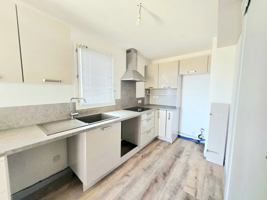 Kitchen - 3rd Floor Flat with Terrace in Sablettes