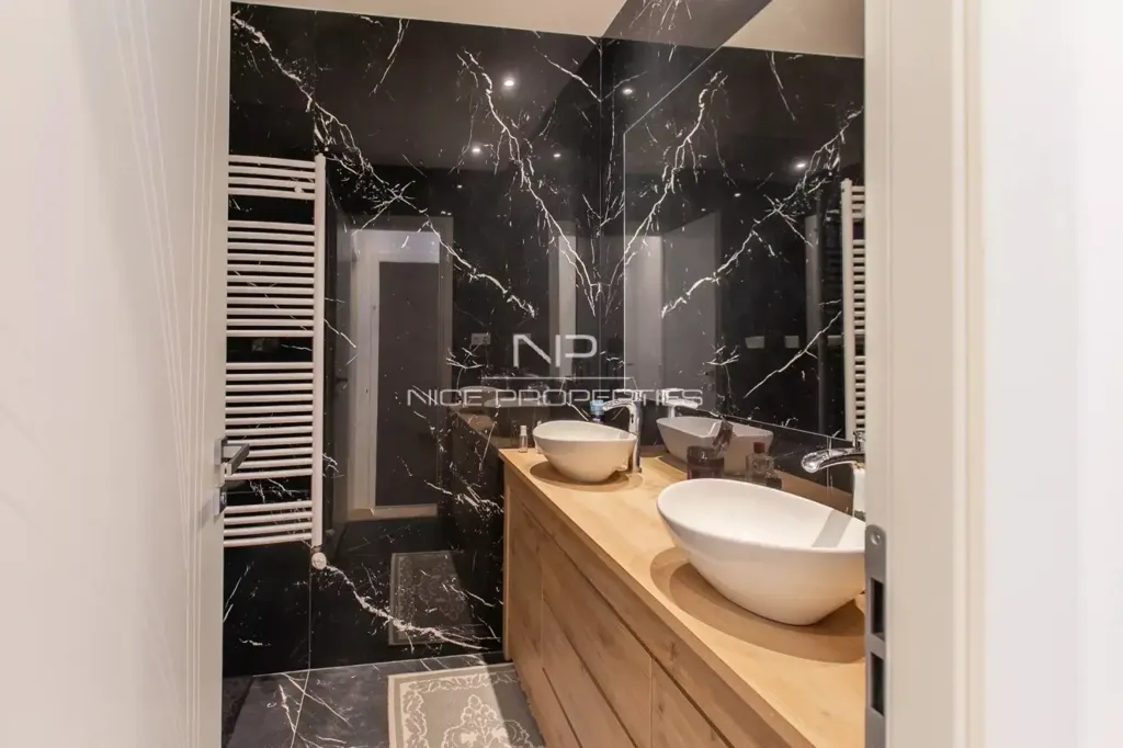 Vannitoad - Luxury Flat with Balcony in Nice Centre