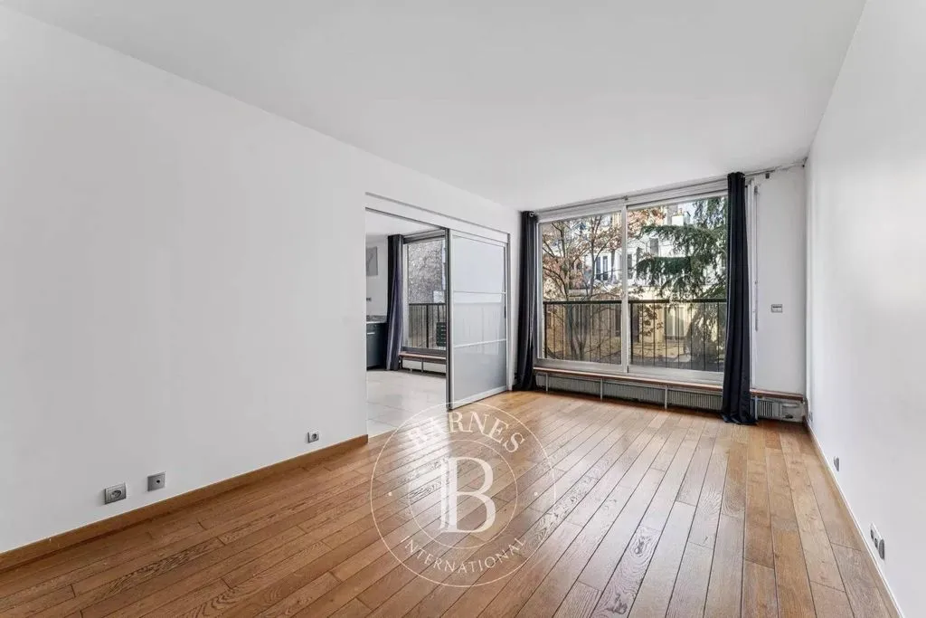 Toad - Luxury Paris 16th Flat with Balcony