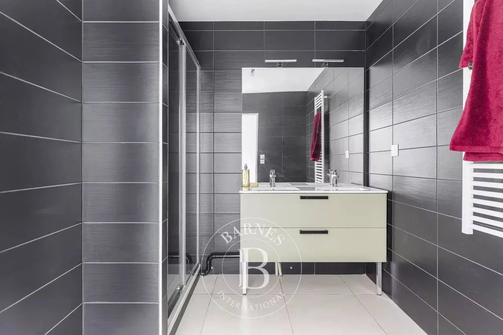 Salles de bain - Appartement Contemporain avec Terrasse à Toulouse