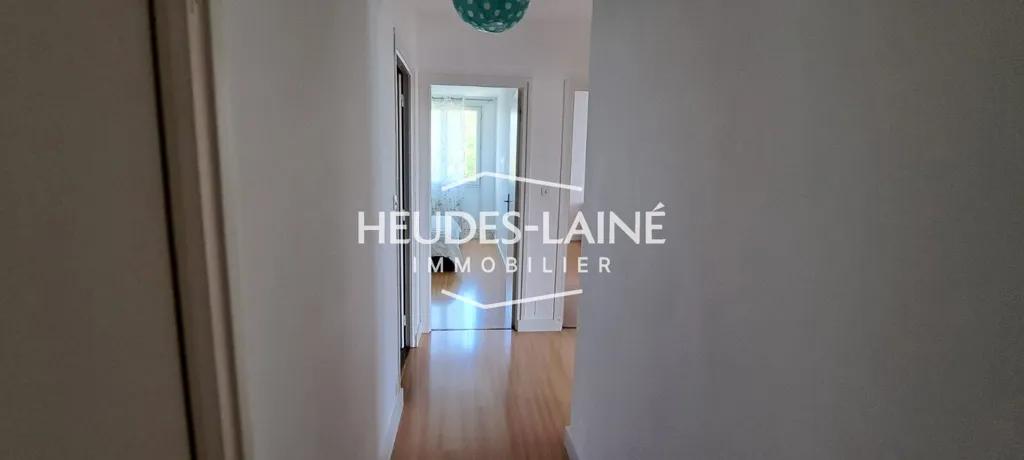Hallway - 4-Bed Flat with Balcony in Pontorson