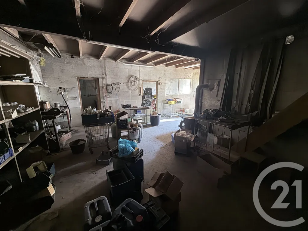 Garage - Warehouse with Garden in St Cyr Centre