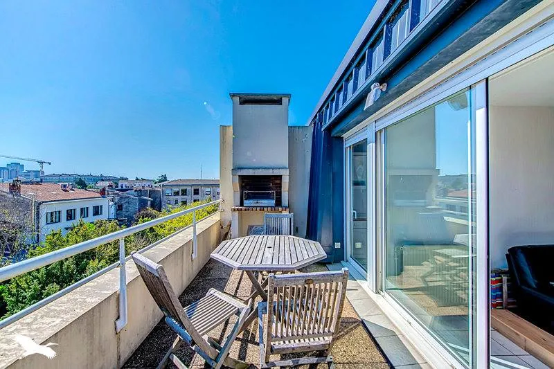Balcone - Rooftop Apartment with 57m² Terrace in Bordeaux