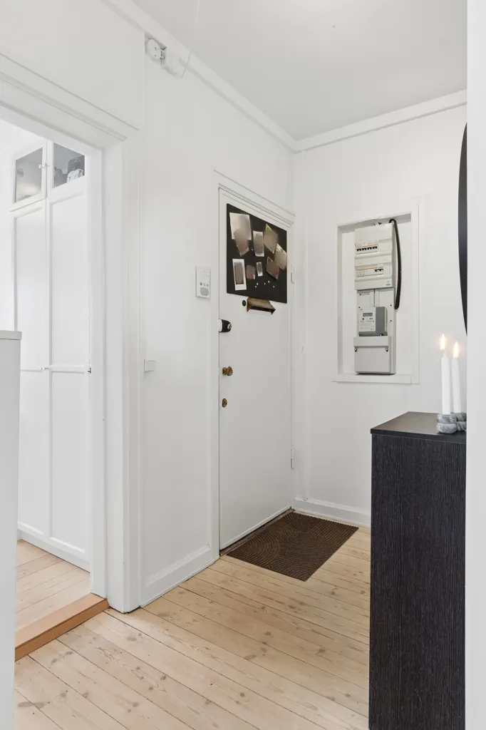 Esik - Apartment with Corner Balcony in Valby