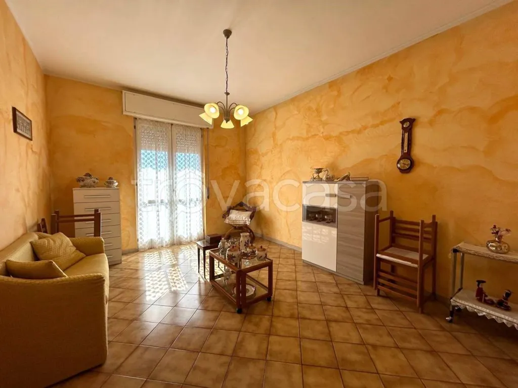 Söögituba - Apartment with Triple Exposure in Lodi Vecchio