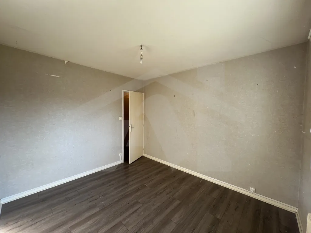 Pièces - Appartement 2P+C avec Parking à Fontaine