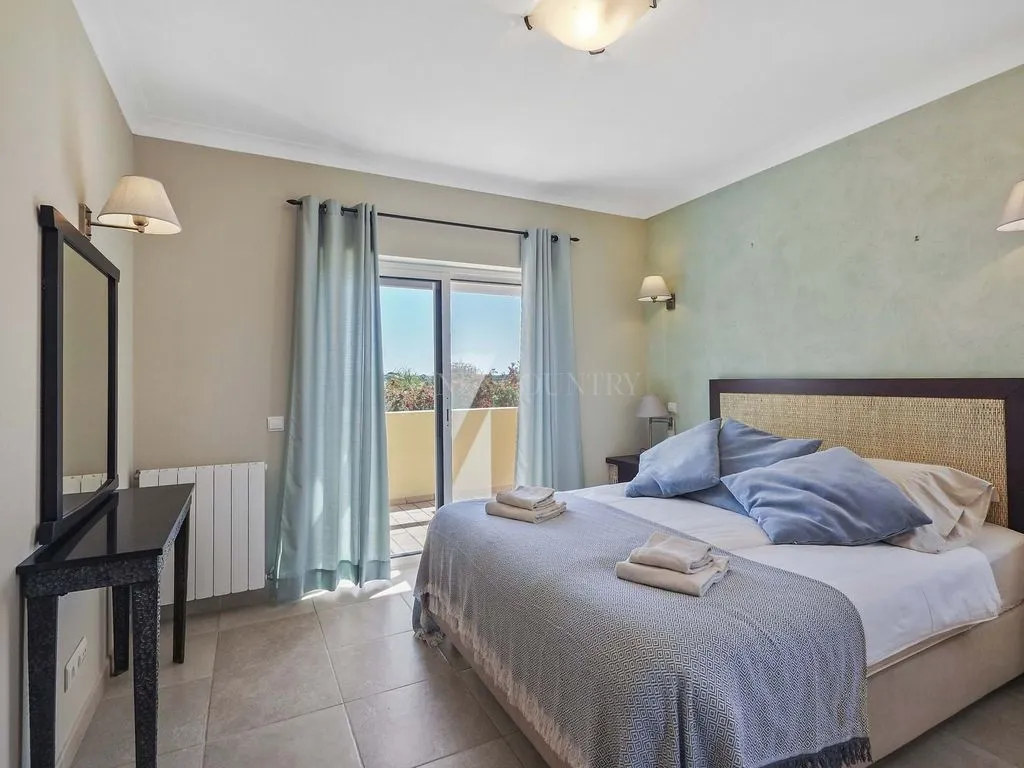 Magamistoad - Luxury Villa with Golf Views in Estômbar