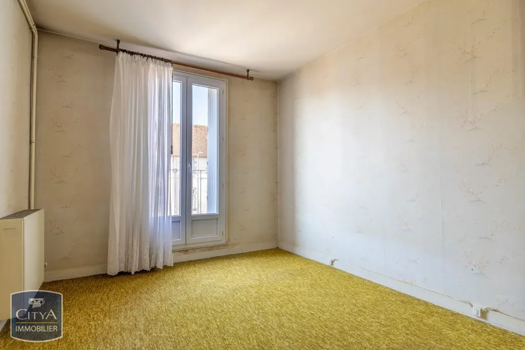 Toad - Spacious 4-Piece Flat with Balcony in Guéret