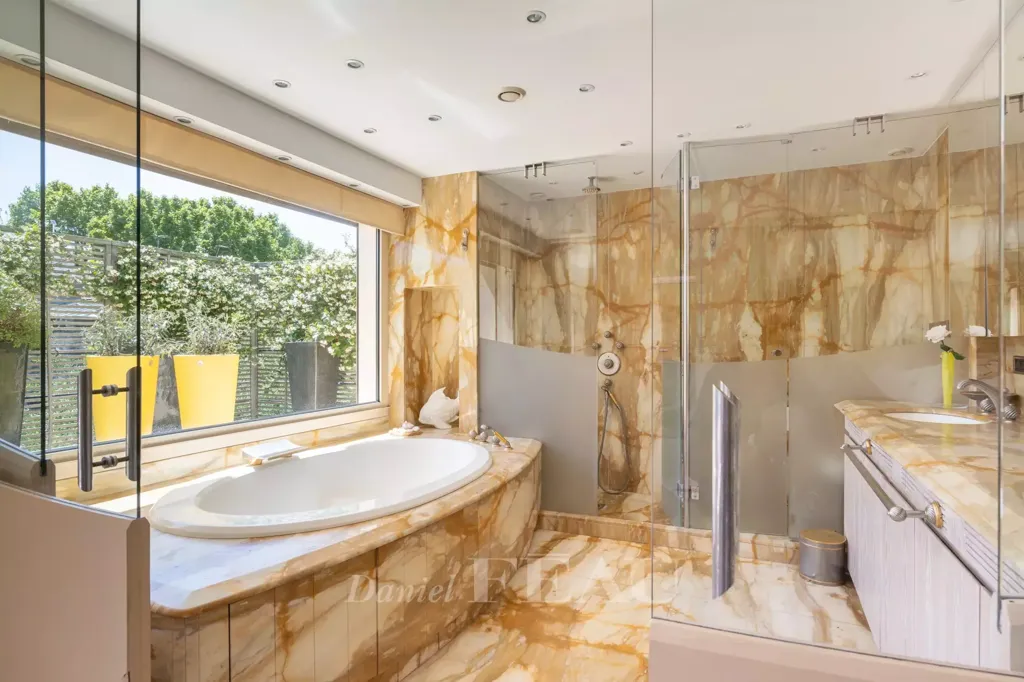 Vannitoad - Mansion with Swimming Pool in Neuilly-sur-Seine
