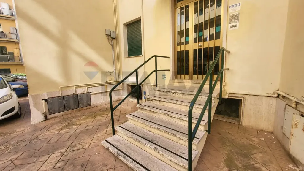 Toad - Second Floor Flat with Balcony in Anzio Centre