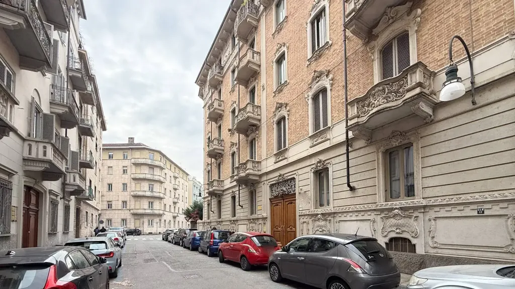 Exterior - Liberty Style Apartment with Bow Window in Turin