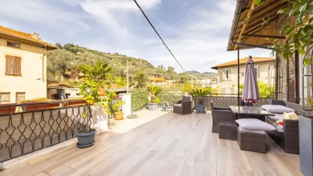 Terrasse - Trilocale with Terrace in Bordighera