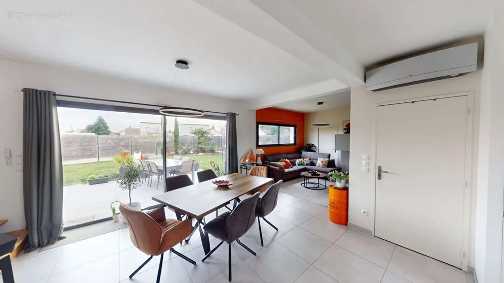 Salle à manger - Maison Contemporaine avec Jardin à Olivet