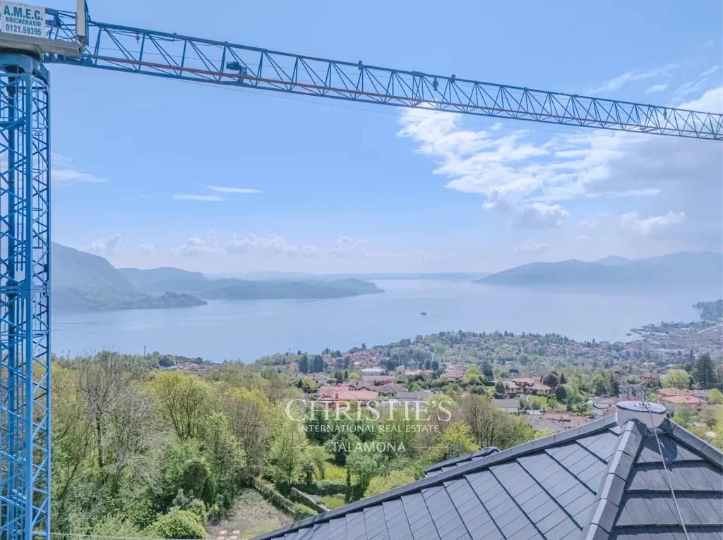 Duplex with Lake View in Arizzano