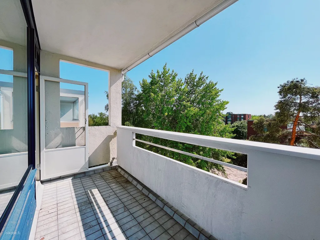 Balcon - Apartment with Pool in Mellunmäki, Helsinki