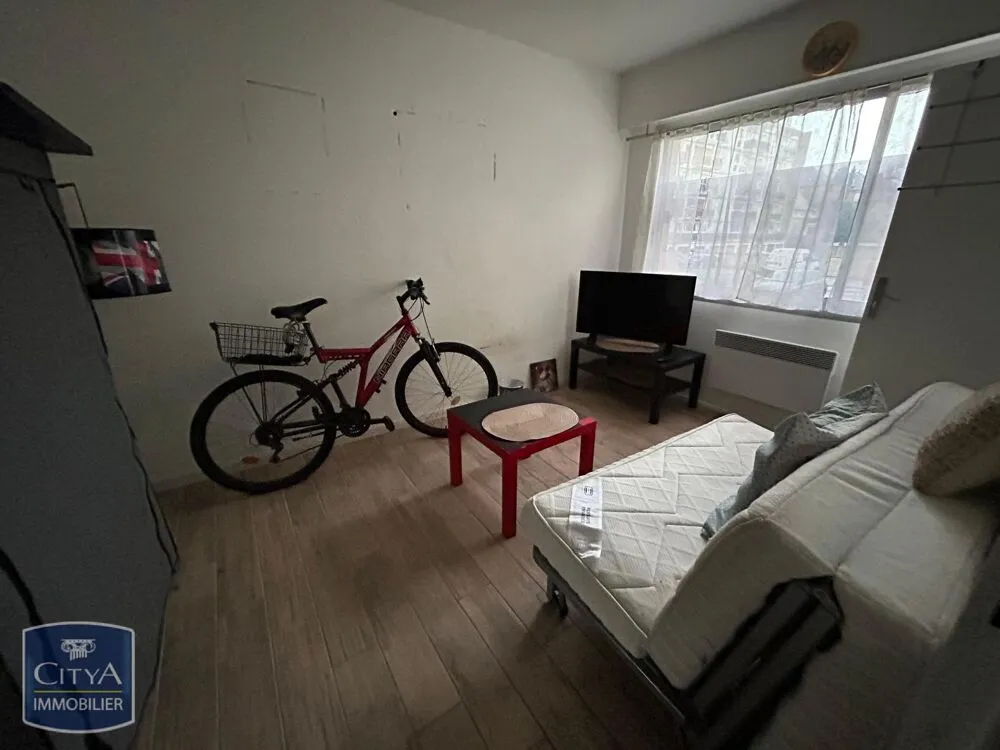 Chambres - Studio Calme avec Interphone à Sedan