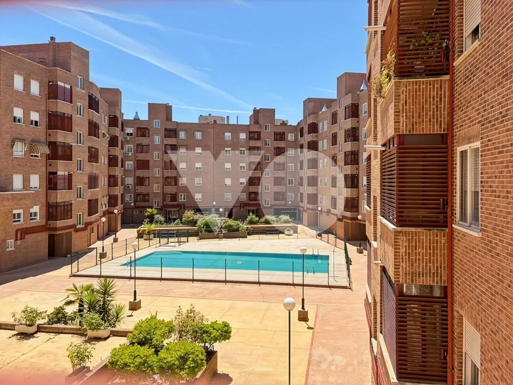 Jardin - Luxury Apartment with Pool in Las Rosas, Madrid