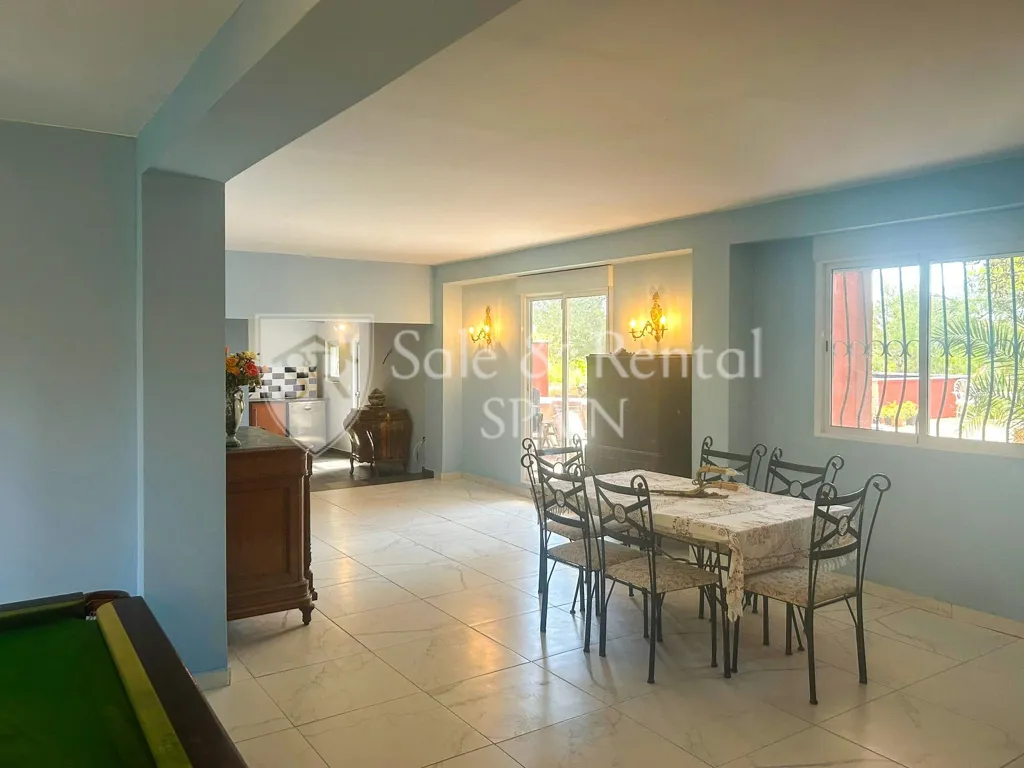 Stanze - Chalet with Pool and Terrace in Montserrat