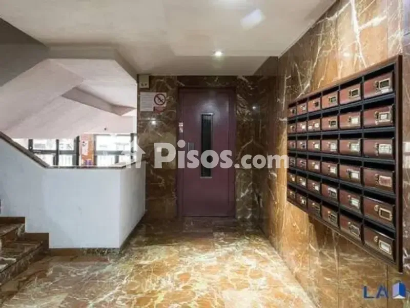 Entrée - Reformed Flat with Metro Access in Opañel