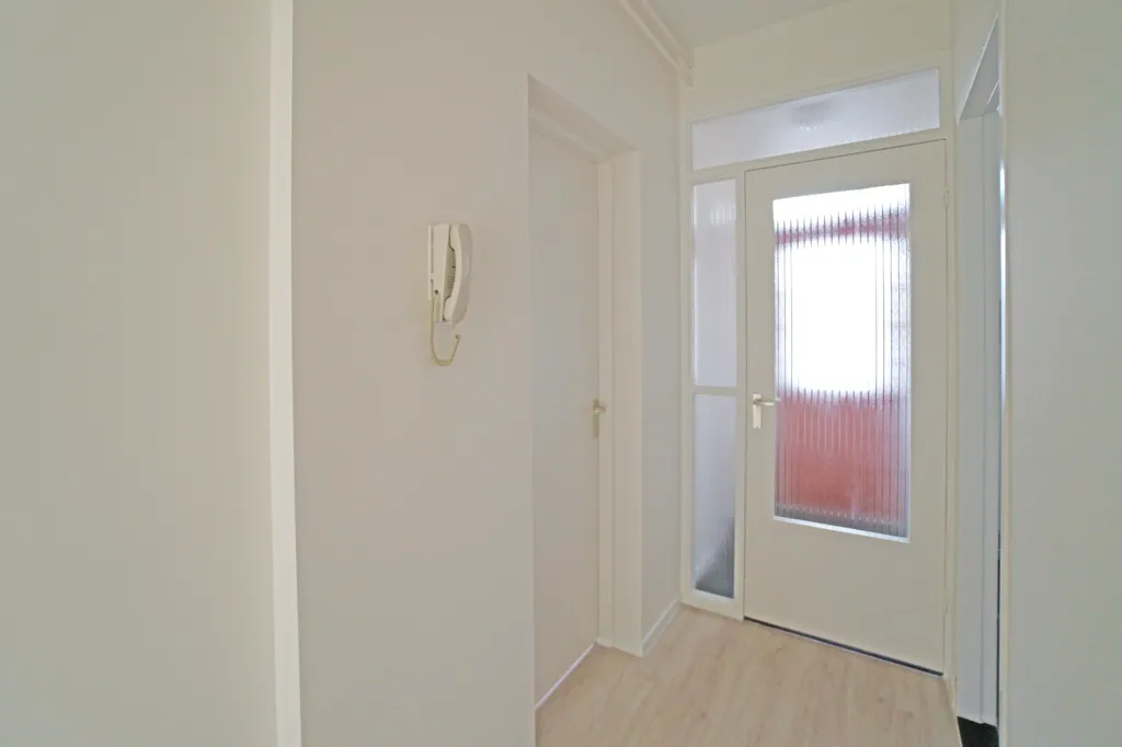 Esik - 3-Bedroom Gallery Flat with Balcony in Rotterdam Centre
