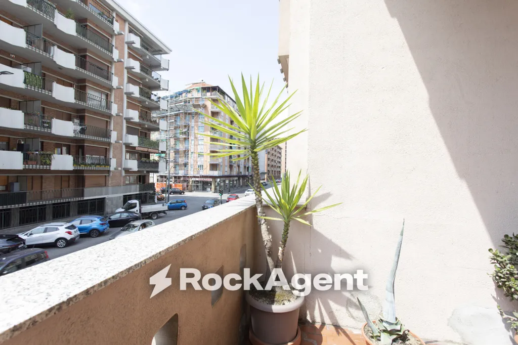 Rõdu - Spacious Trilocale with Balcony in Santa Rita, Turin