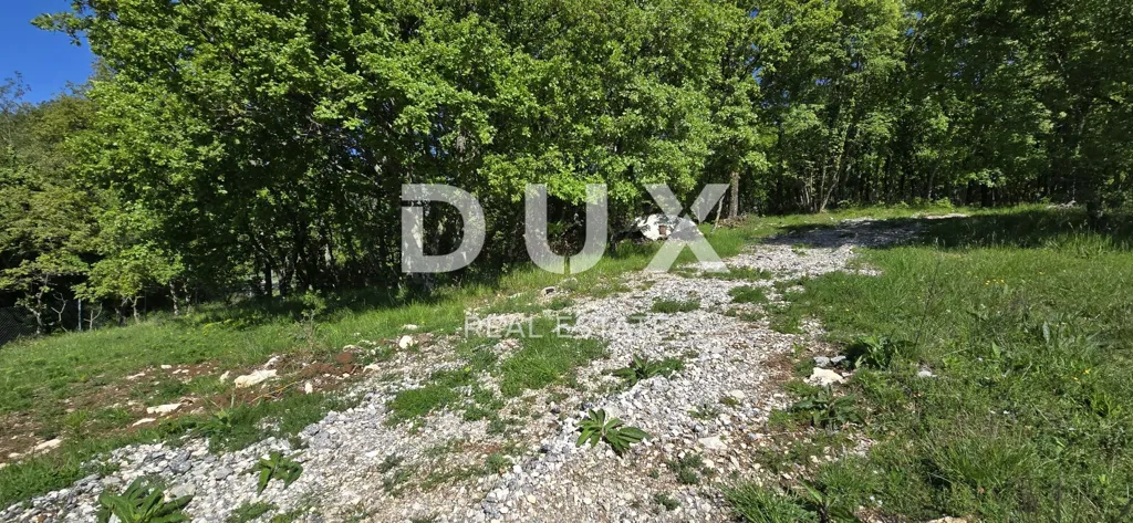 Aed - Building Plot with Views in Pićan, Istra