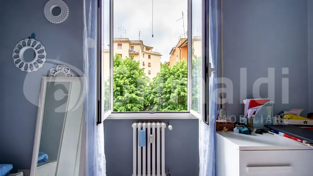 Chambres - Rear-Facing Apartment with Balconies in Rome