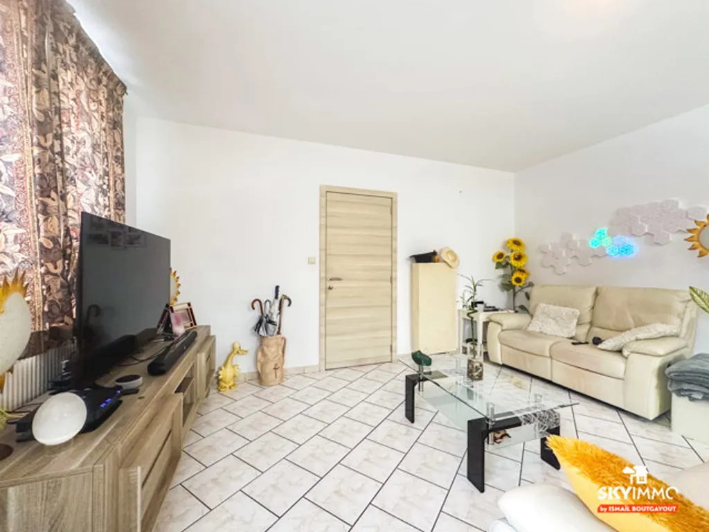 Elutuba - Spacious 3-Bedroom Apartment in Juprelle