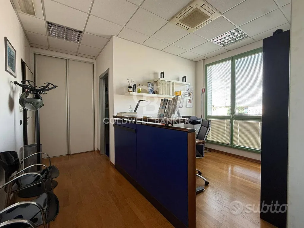Office - Office with Private Parking in Florence