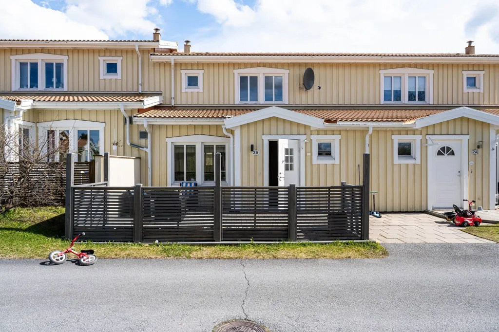 Välivaade - Terraced House with Two Balconies in Ås