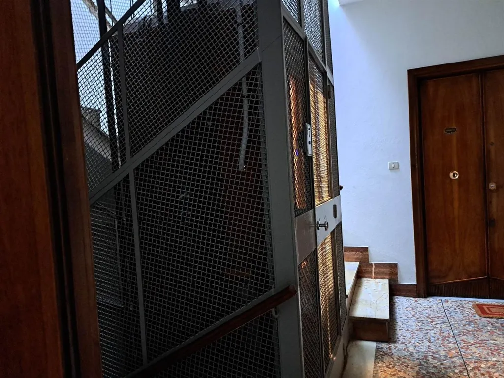 Pièces - 4-Bed Apartment with Balcony in Florence