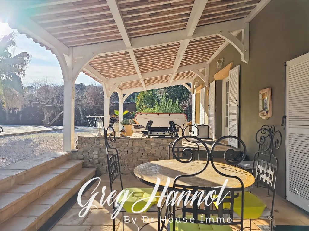 Terrasse - Maison de Charme avec Piscine à Besse-sur-Issole