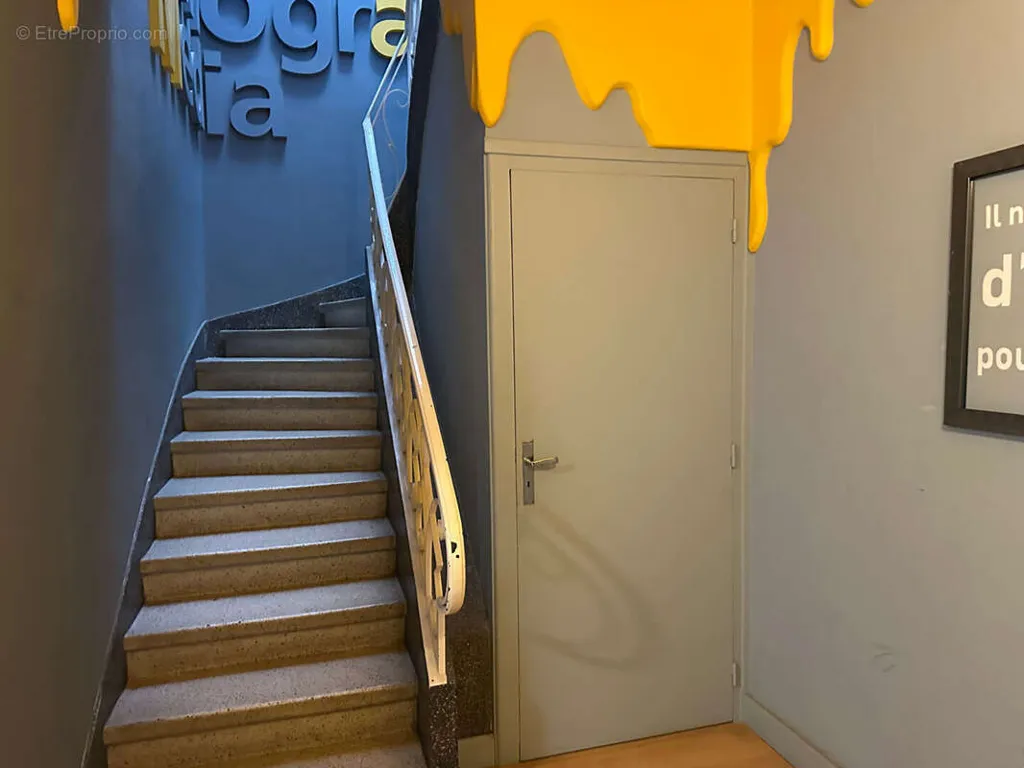 Esik - Office/Residential House with Parking in Clermont-Ferrand