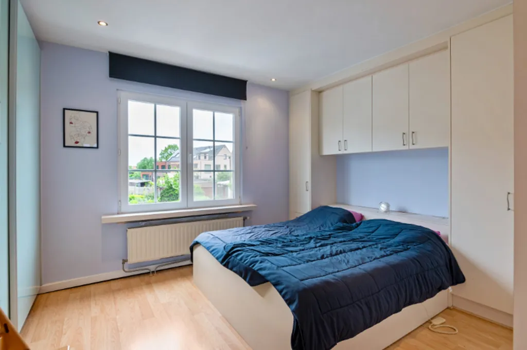 Chambres - Appartement Rénové avec Garage et Jardin à Schelle