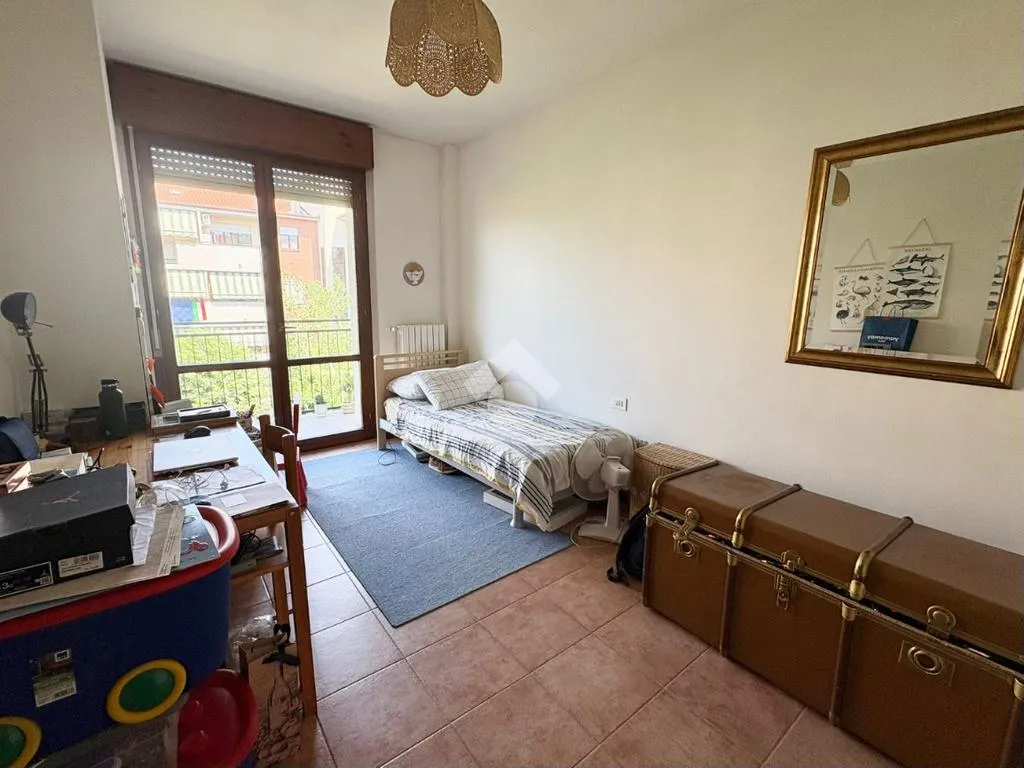 Camere da letto - Appartamento con balcone in zona tranquilla a Gallarate